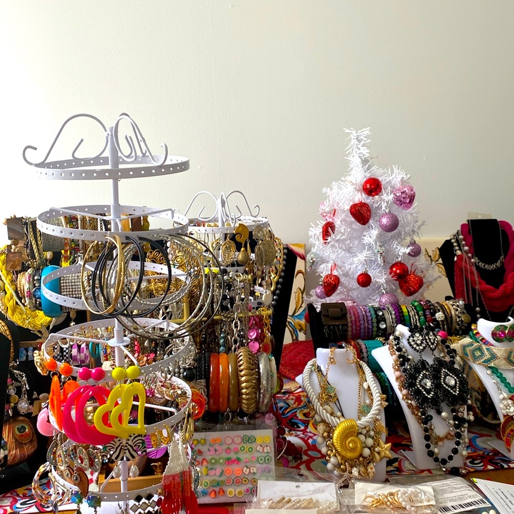 Earrings, Necklace, Bracelet, Rings, Watches & Others.